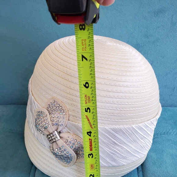 Elegant Cream Retro Cloche Hat with Bow Accent main image 5